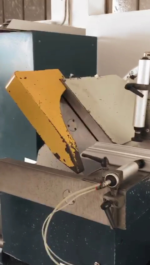 Pm caixilharia em aluminio e pvc