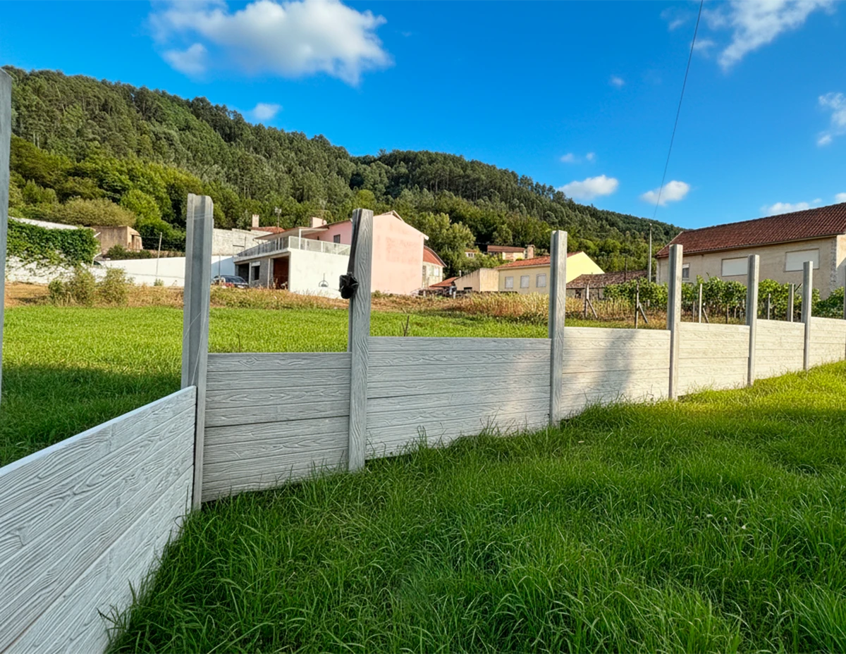 Vedação modular de betão Euromuro — Lousã, Coimbra
